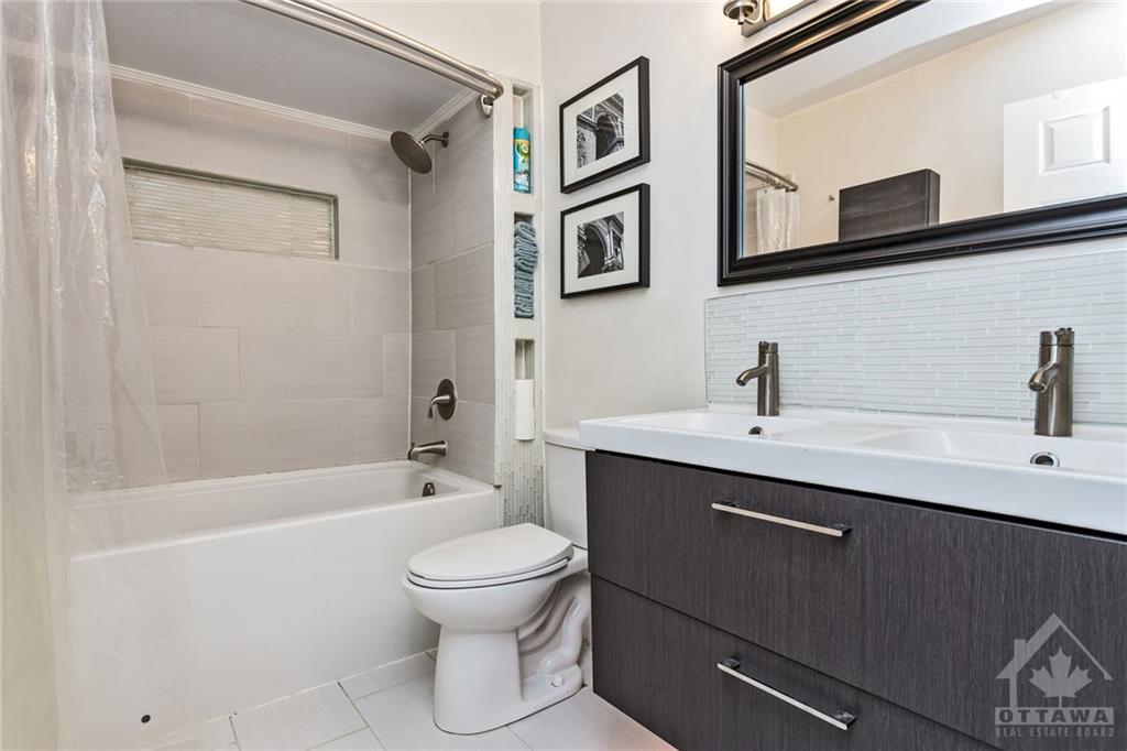 4pc bathroom.jpg