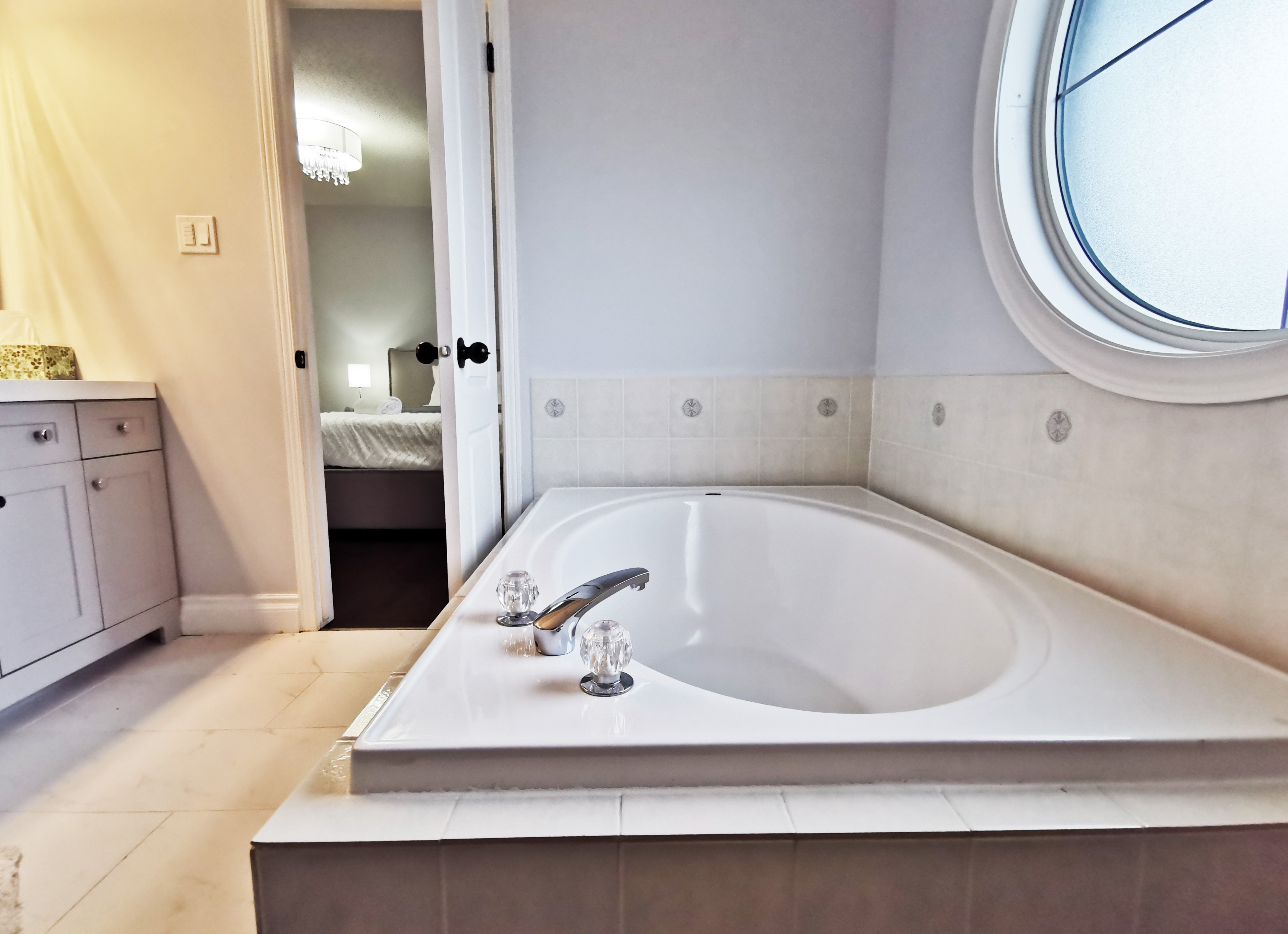 Ensuite 2.jpg