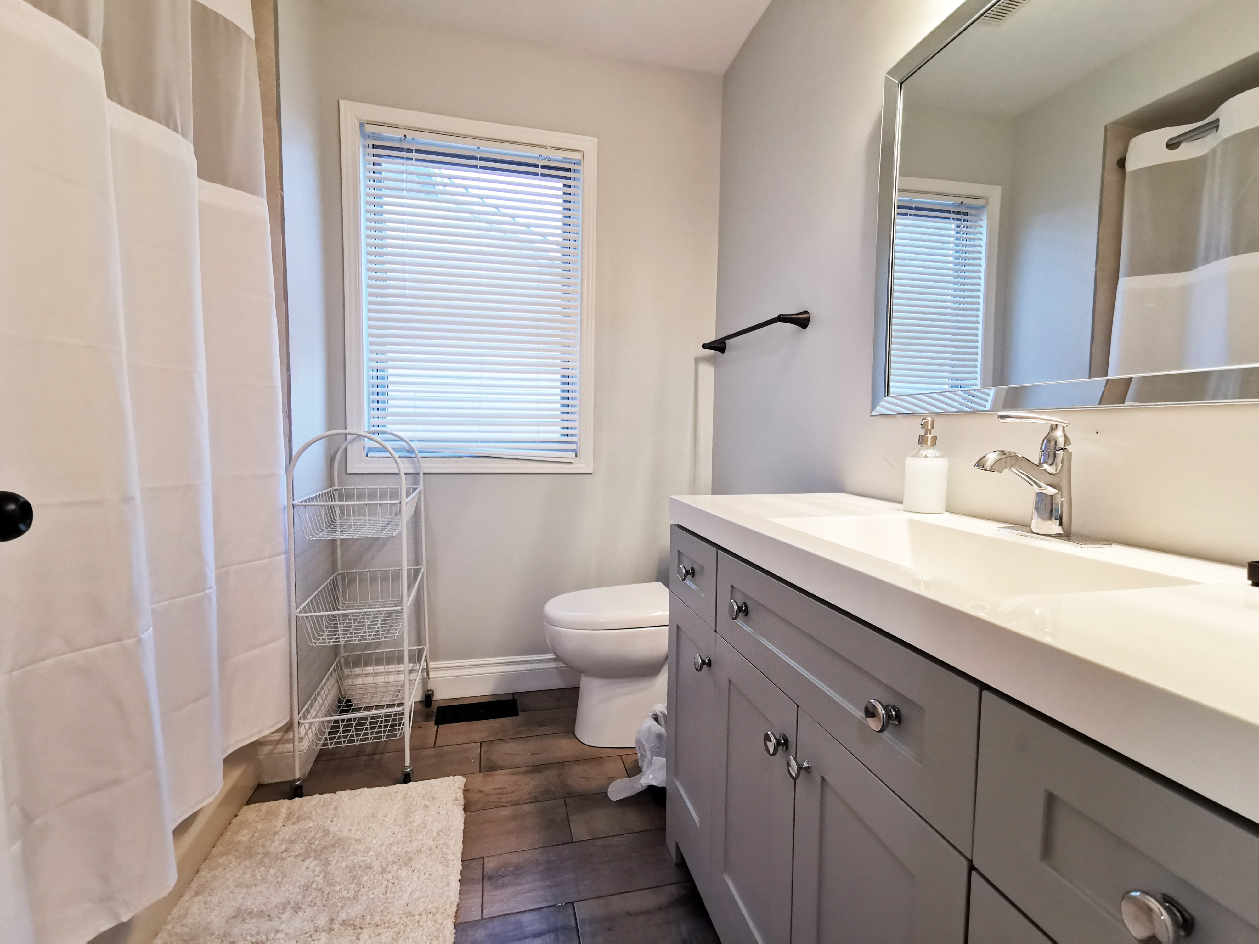 Main bath 1.jpg