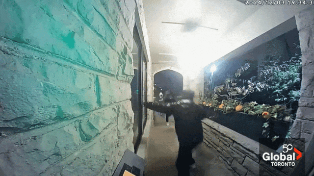 6758886e37408_original.gif