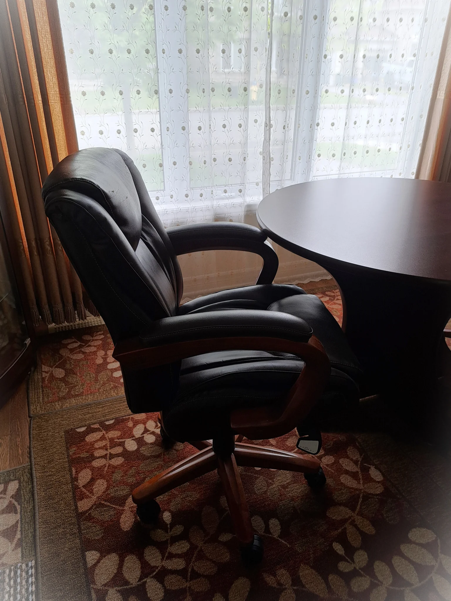 chair1.webp