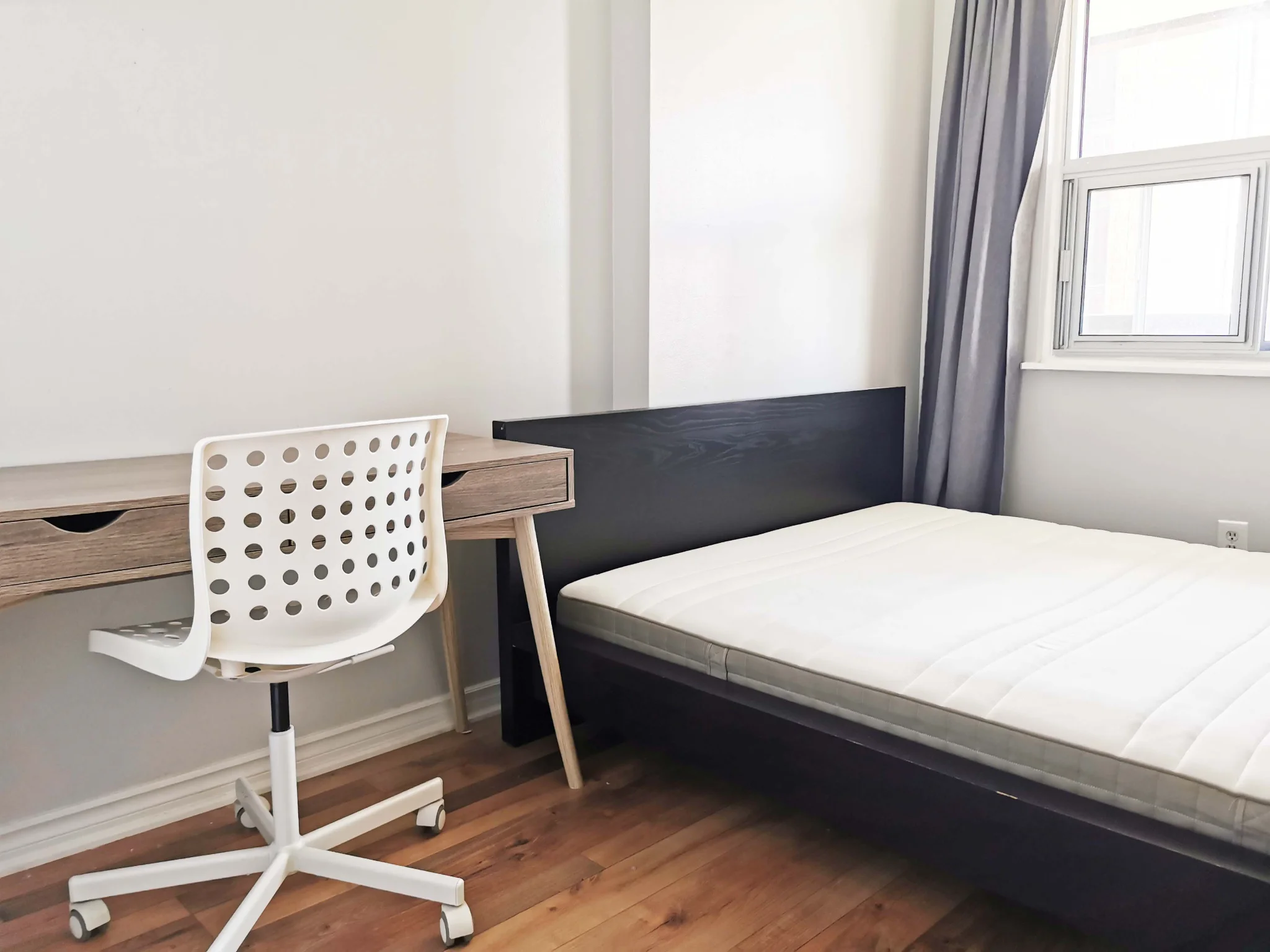 2nd bedroom 2.webp