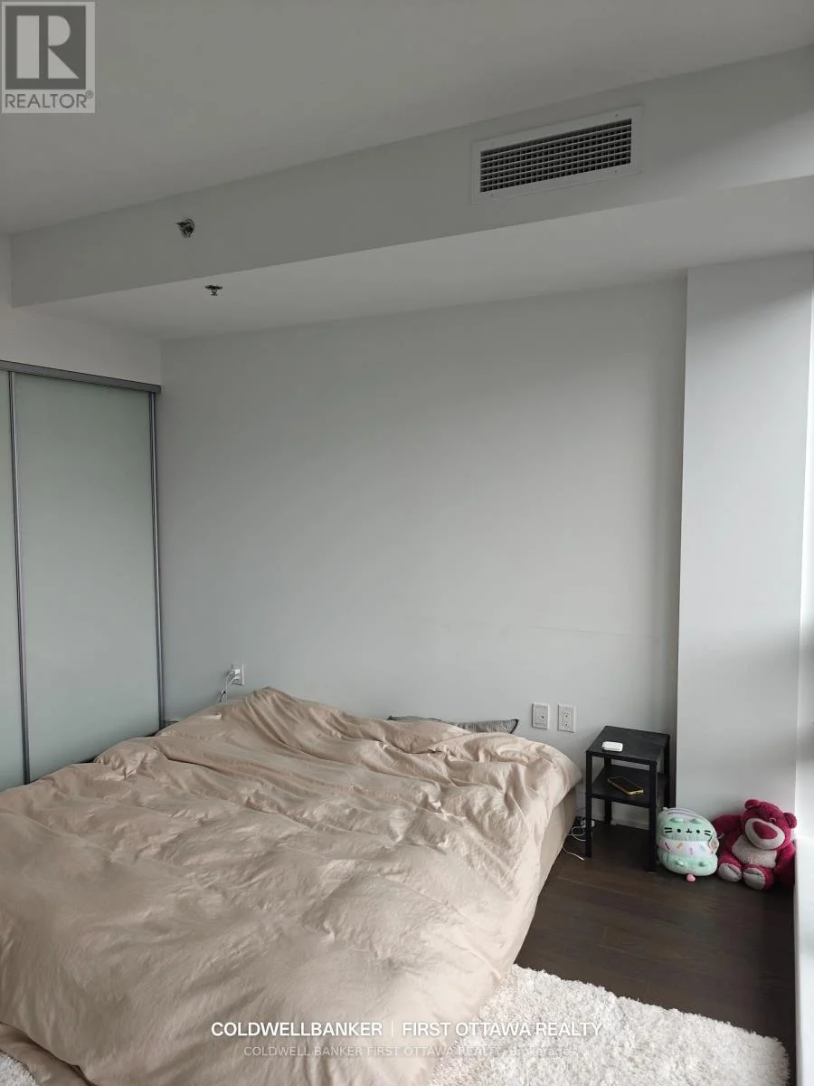 x12301445_11.webp