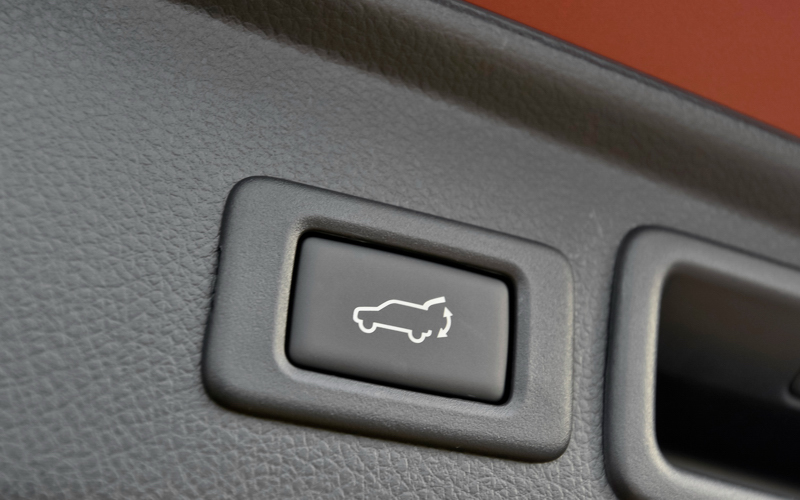 2014 Forester-trunk-button.jpg