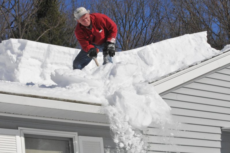 snow-roof-shovel-abfcf911df039692.jpg