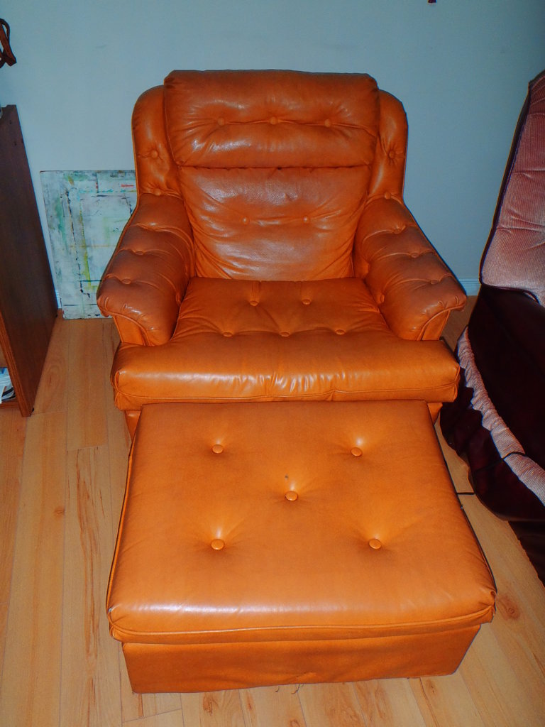 sofa1.JPG