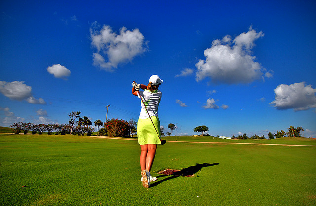 women-playing-golf.png