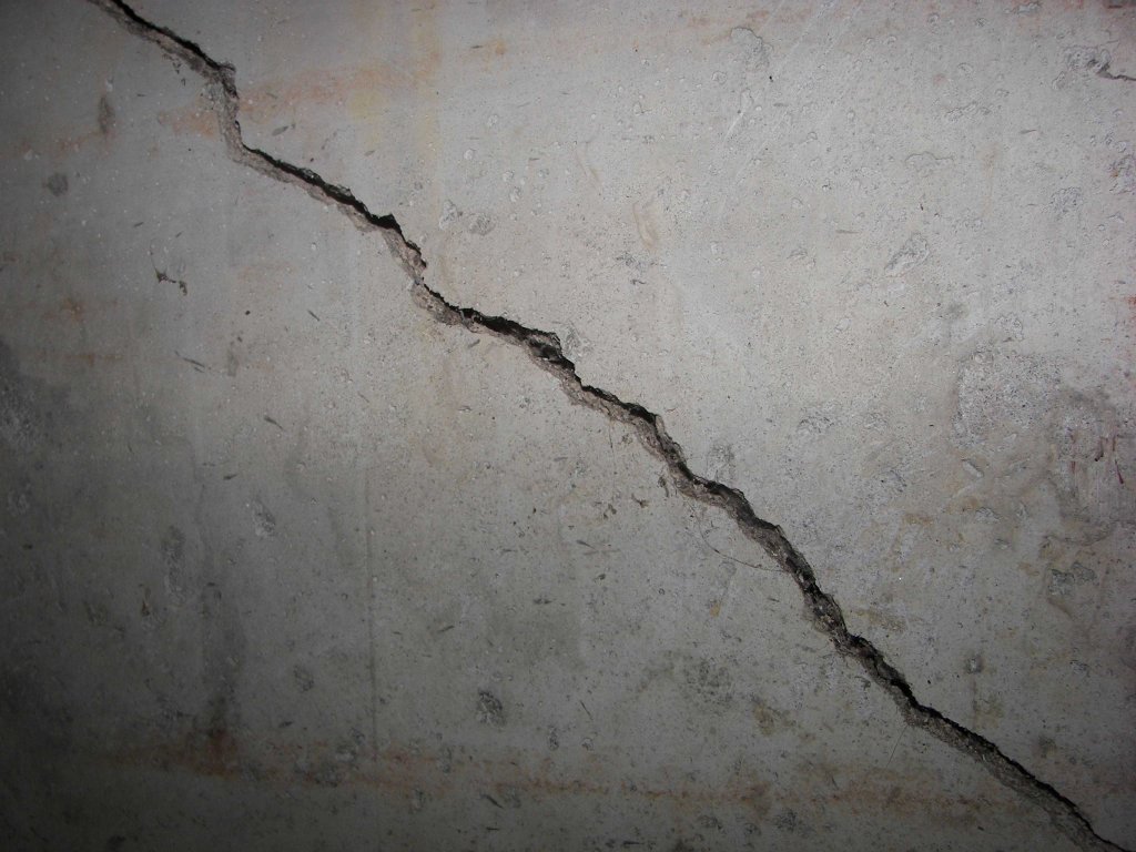 foundation-repair-ottawa-ON-crack.jpg