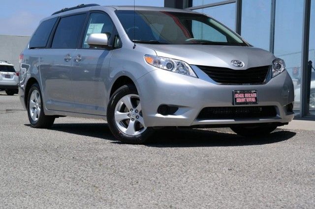 2014_toyota_sienna_le_silver_sky_metallic_100336935966533939.jpg