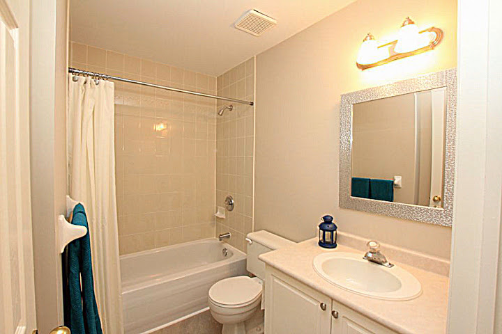 3rd Bathroom.jpg