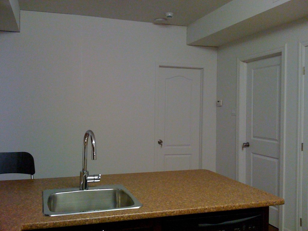 kijiji_2bed_1a.JPG