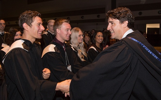 trudeau_greeting_students_bf_666_0.jpg
