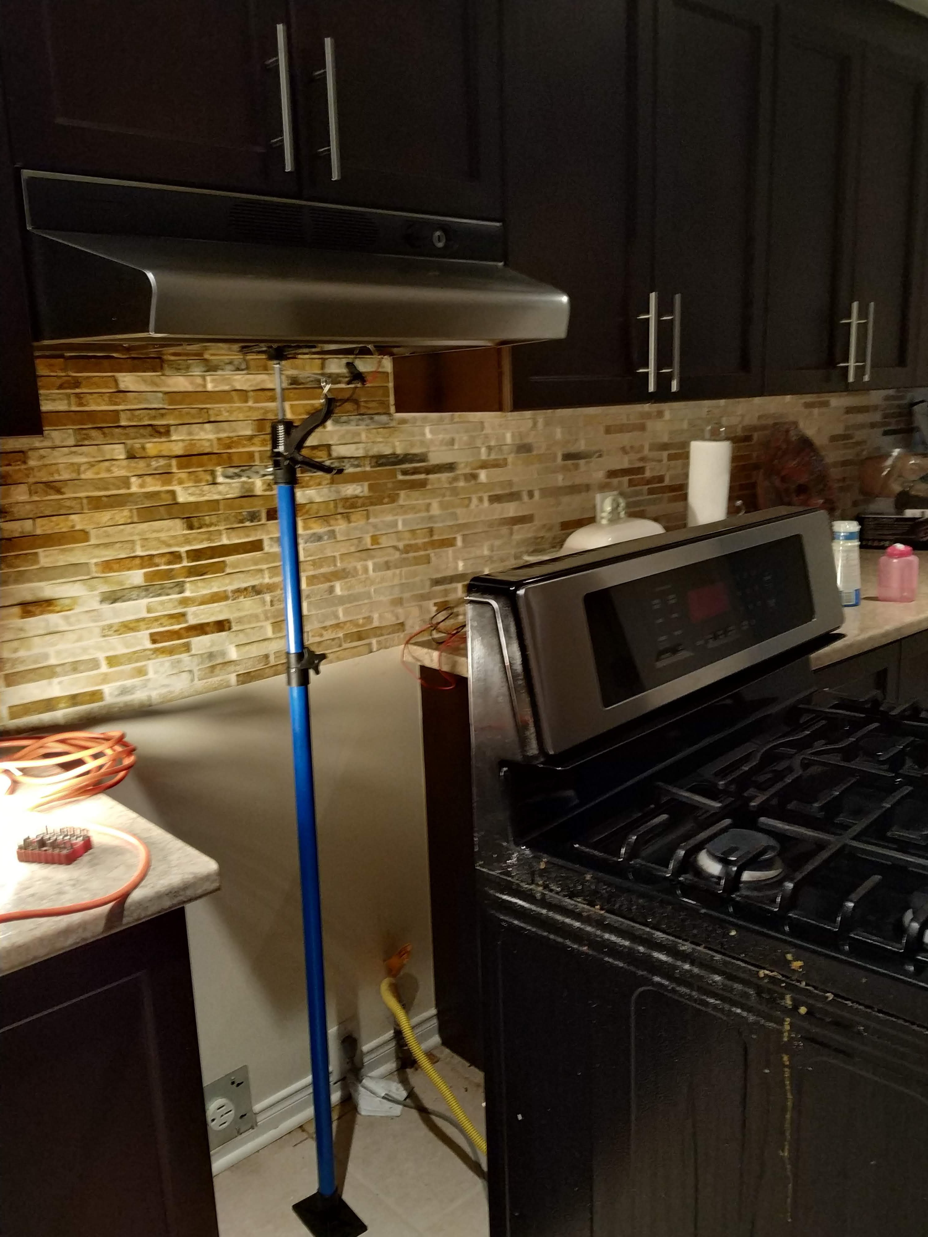 Range hood indtall 1.jpg