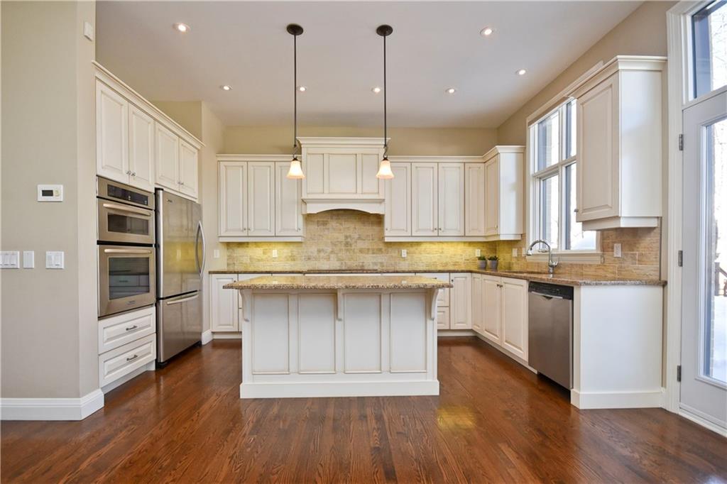 105Kitchen.jpg