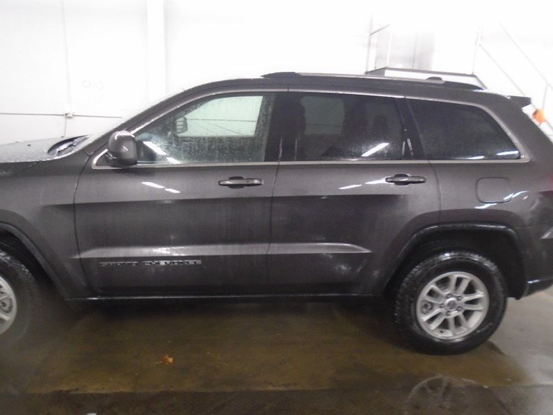 2019-Jeep-Grand-Cherokee-Laredo-91764-2_20191205121423001.jpeg