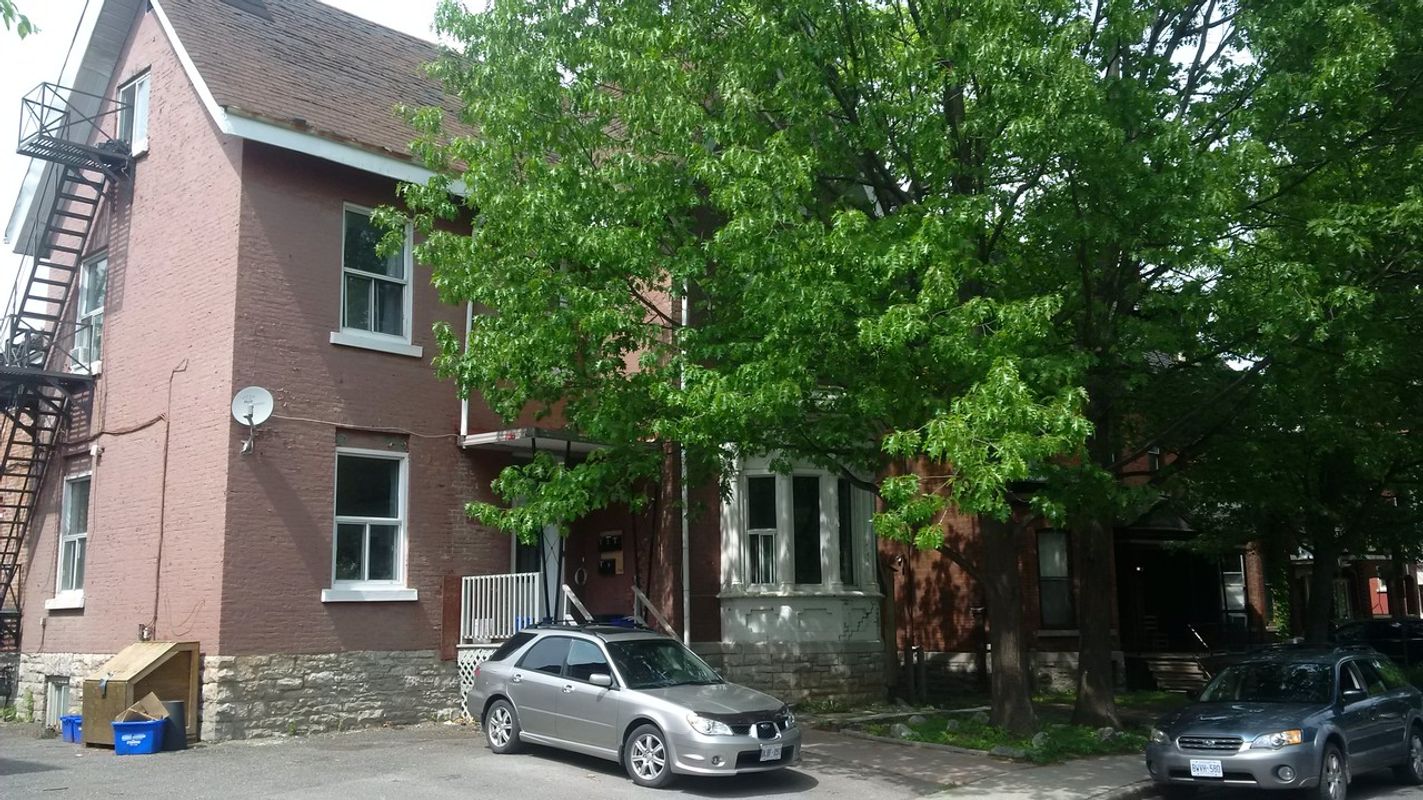 219 Daly Ave (1).jpg