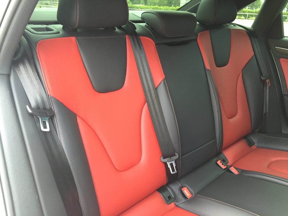 Interior S4 (2).JPG
