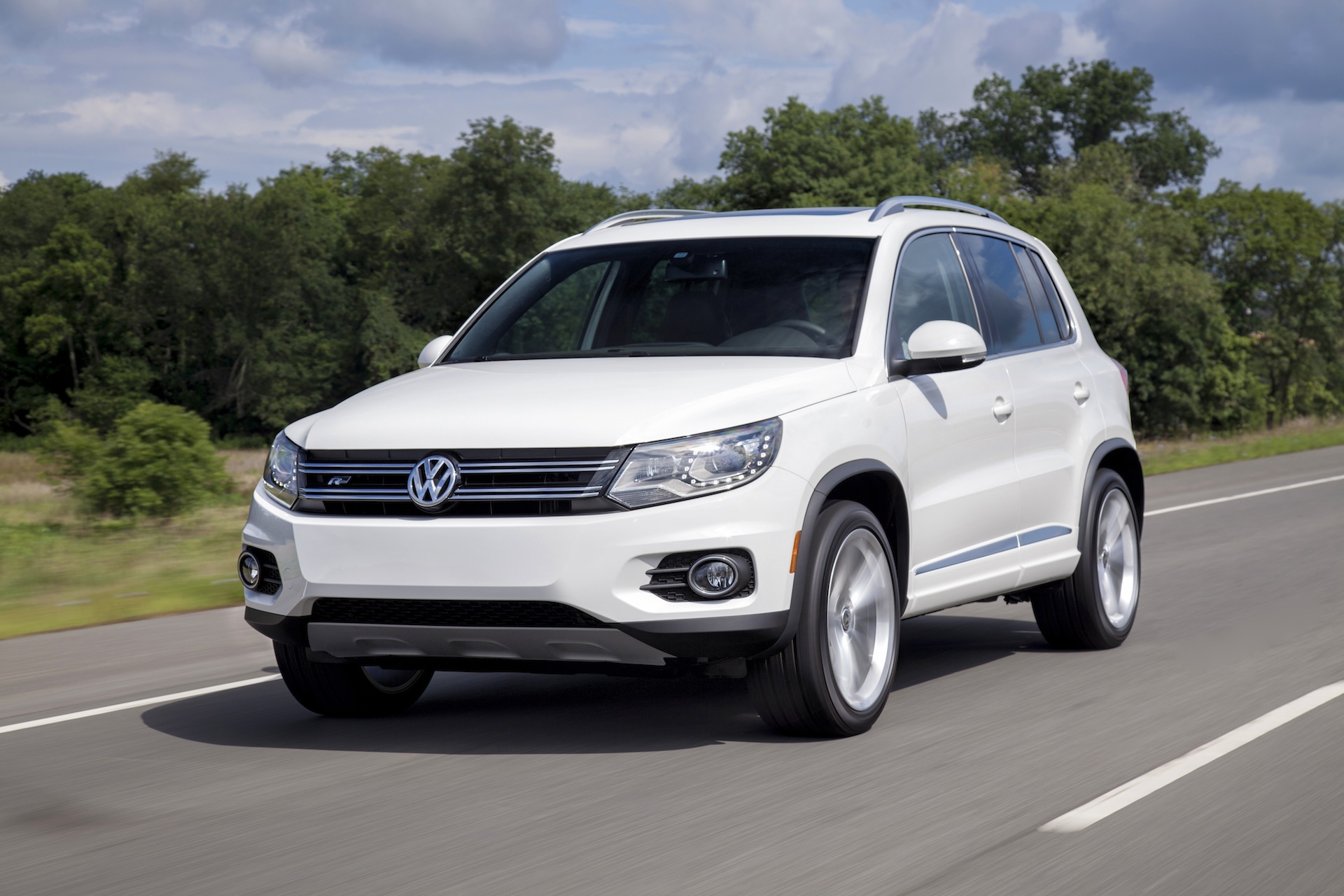 2014-volkswagen-tiguan_100438640_h.jpg