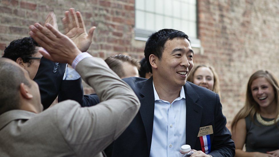 _107089140_andrewyang-crowd.jpg