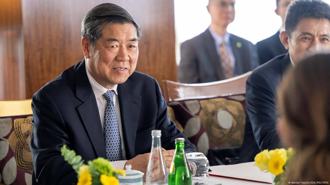 图为何立峰5月出访瑞士日内瓦。（资料照）