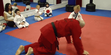 b8b73ba1jw1eoionz27sug20a70521ky.gif