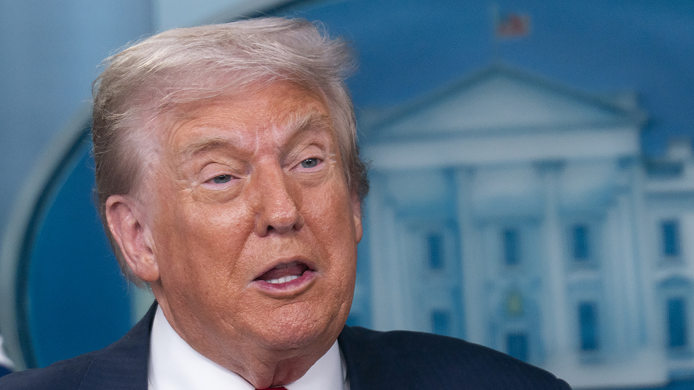 trumpdonald_081125gn26_w.jpg