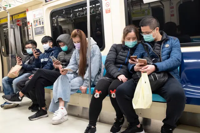 台北捷运一般座位是浅蓝色,优先席为深蓝色 台北捷运一般座位是浅蓝色,优先席为深蓝色