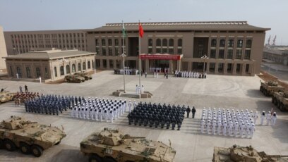 中国军人2017年8月1日在吉布提(Djibouti)举行新基地启用仪式（中国军方图片）