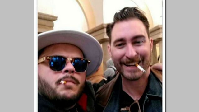 照片右方者是自称为资深骄傲男孩的欧克斯（Credit: Twitter）
