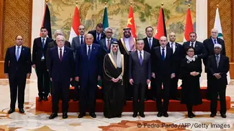 China Peking | Außenminister Wang Yi trifft Vertreter Arabischer Länder