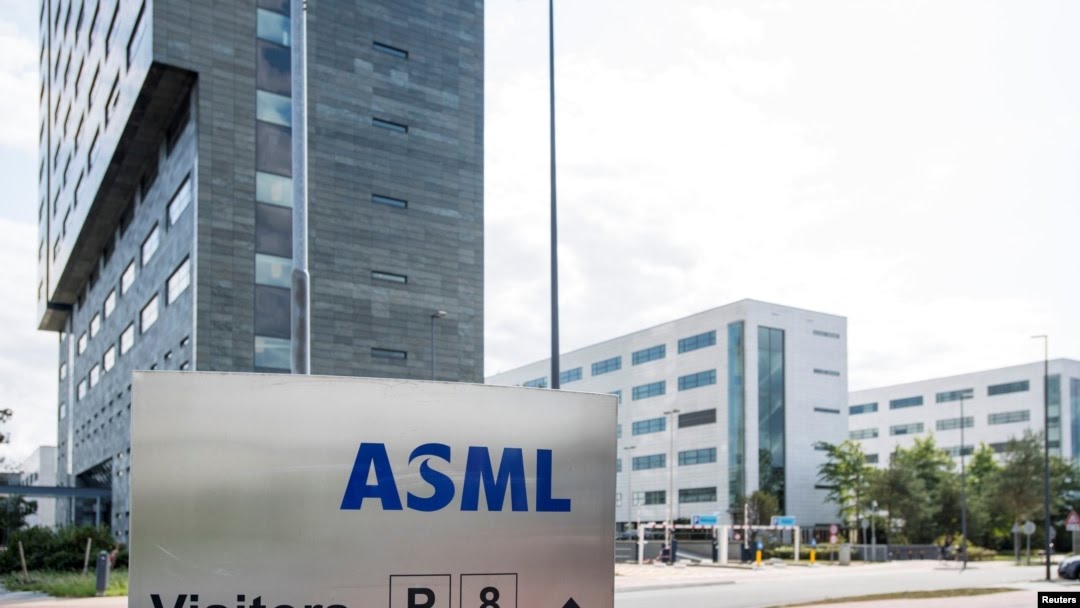 资料照：全球重要的半导体设备生产商--荷兰公司阿斯麦（ASML）总部外景。(2018年8月30日)