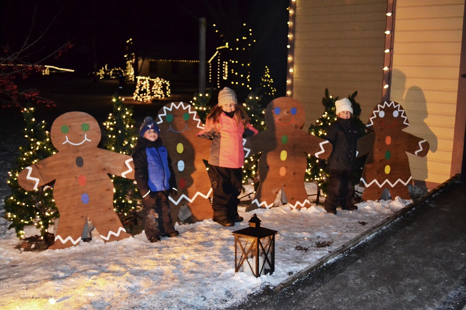 village_lights_gingerbread_kids.jpg