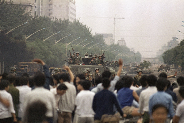 03tiananmen05-articleLarge.jpg