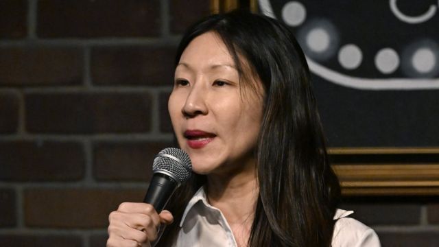 美国新加坡裔脱口秀演员谢必孜（Jocelyn Chia）