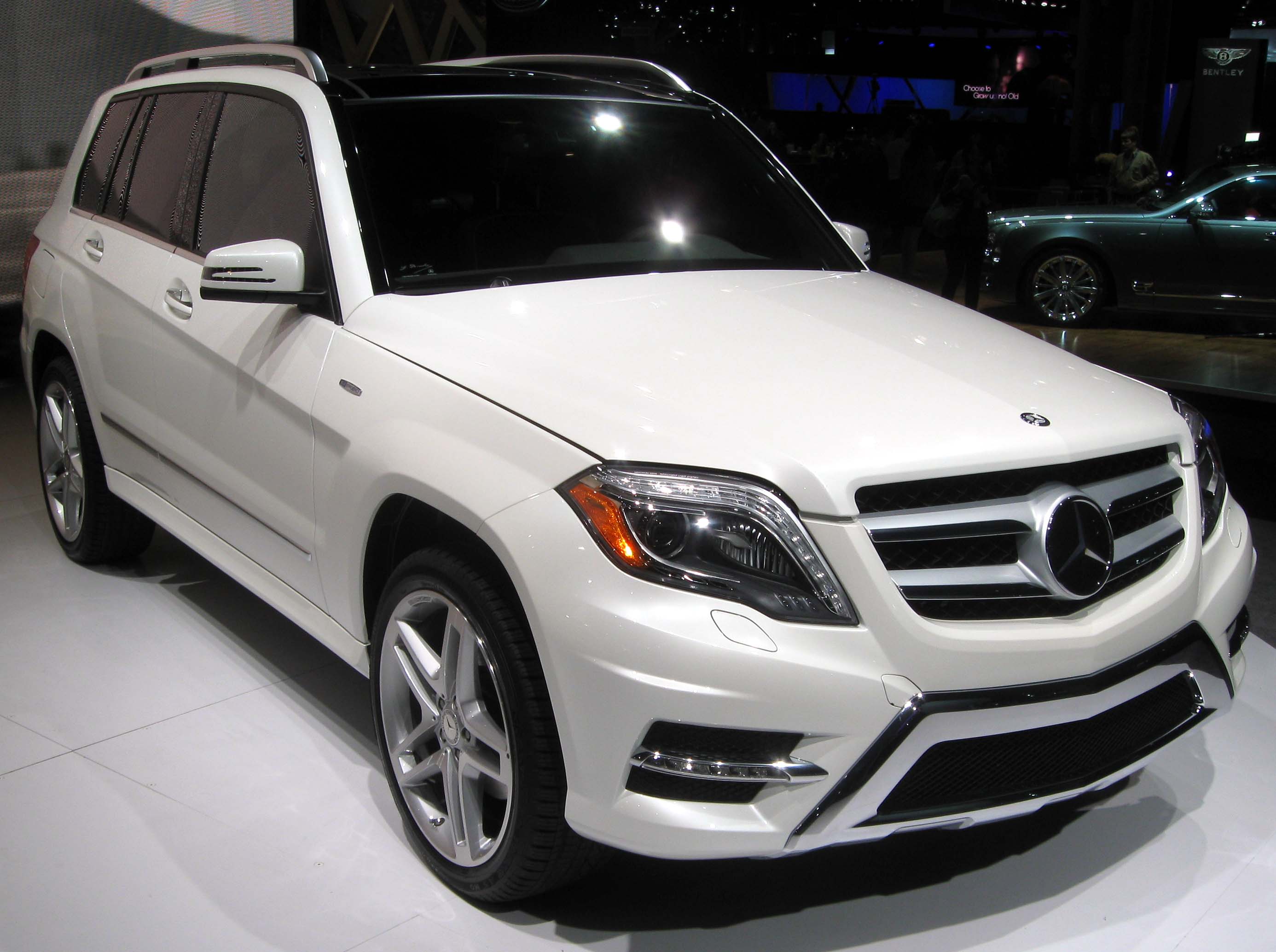 2013_Mercedes-Benz_GLK350_--_2012_NYIAS.JPG