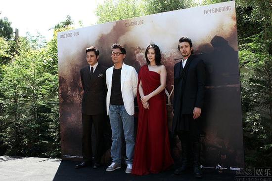 745ALRG94M2F0003.550x.0.jpg