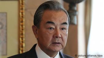 5月10至11日，中共中央外事办主任王毅（图）与美国国安顾问沙利文会晤，同意与美方保持沟通渠道。