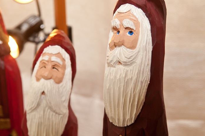 santa_claus_carving.jpg