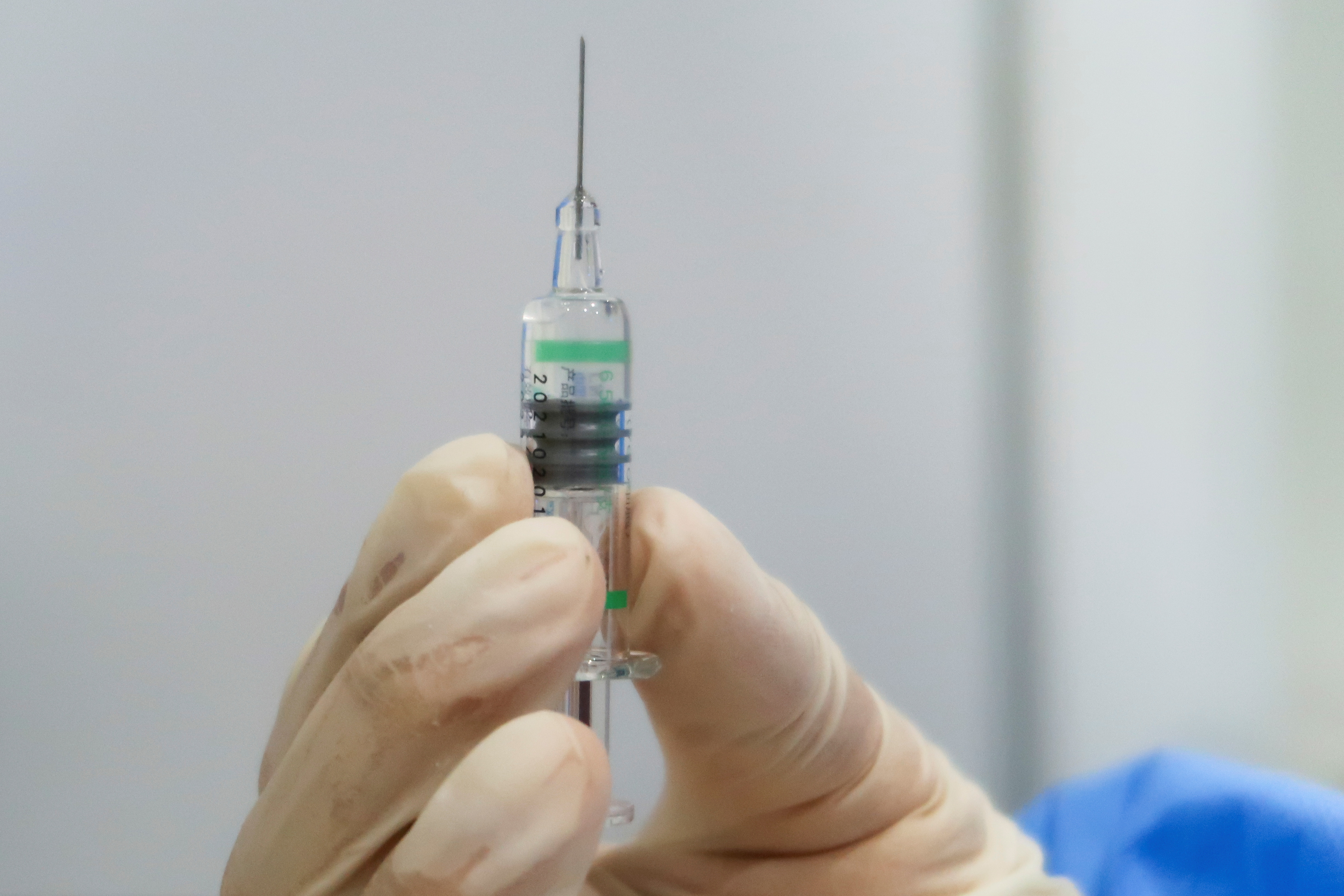 A nurse holds a syringe containing a coronavirus disease (COVID-19) vaccine made by the Beijing Institute of Biological Products, a unit of Sinopharm subsidiary China National Biotec Group (CNBG), at a vaccination center during a government-organized visit, in Beijing, China, April 15, 2021.  REUTERS/Thomas Peter