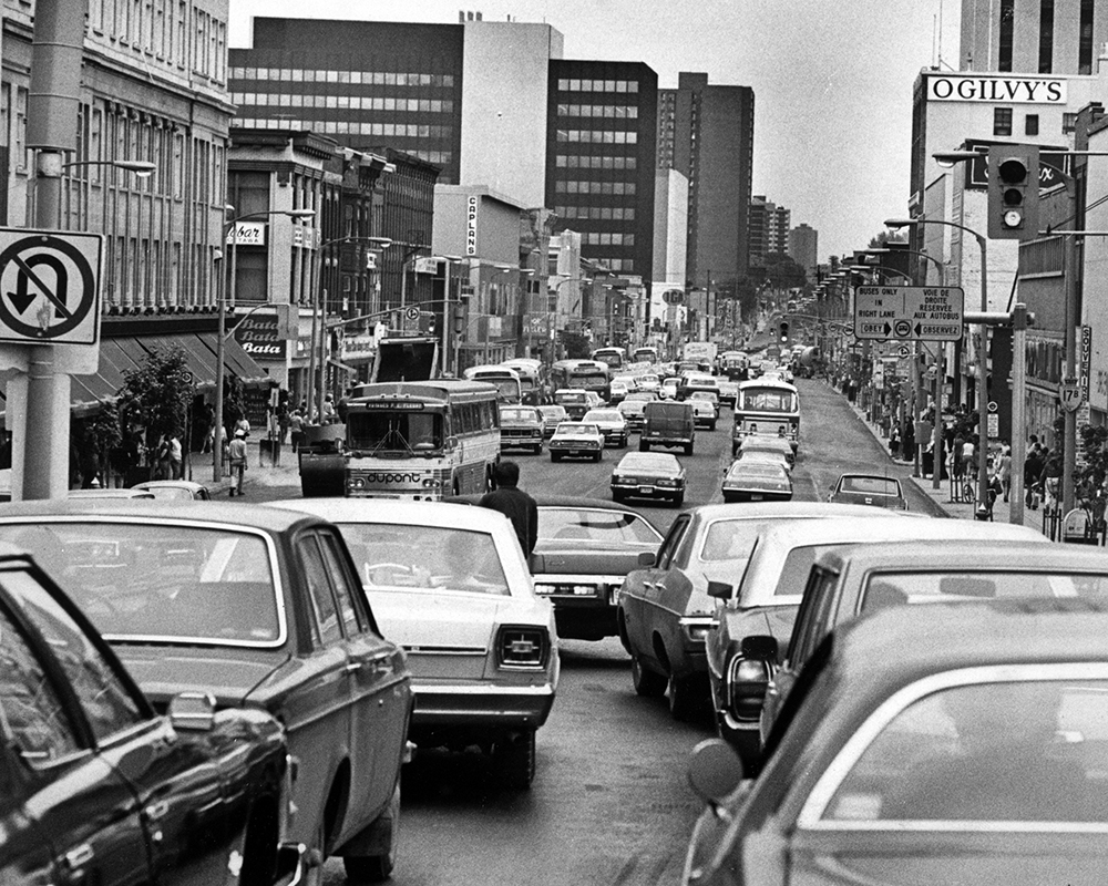 Traffic on Rideau Street, 1974 (City of Ottawa Archives)