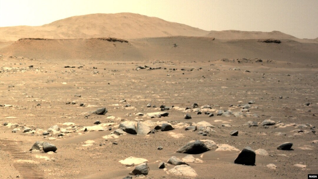 美国宇航局毅力号火星车拍摄到的机智号第三次飞行。(2021年4月25日)