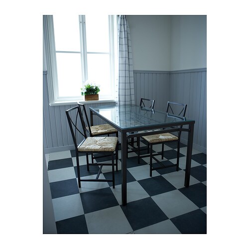 granas-table-and--chairs__0208599_PE240373_S4.JPG