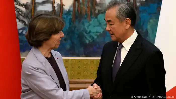 法国外长科隆纳与中国外长王毅