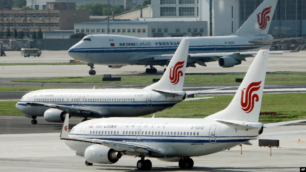 资料照片： 在北京首都国际机场的中国国际航空公司的飞机。(2009年8月20日)