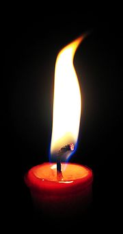 180px-Candleburning.jpg