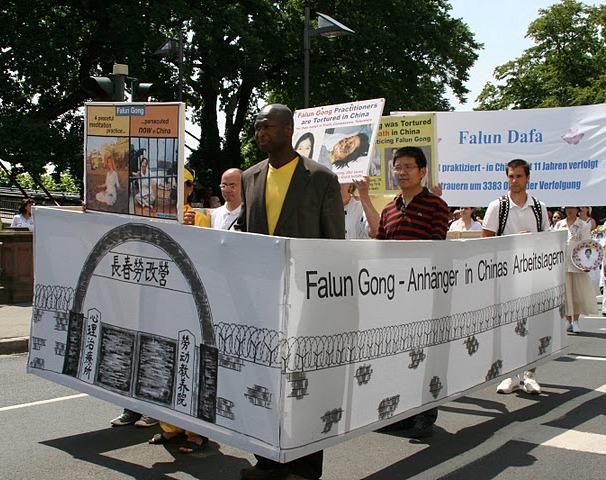 2010-7-6-falun-gong-frankfurt-626-05.jpg