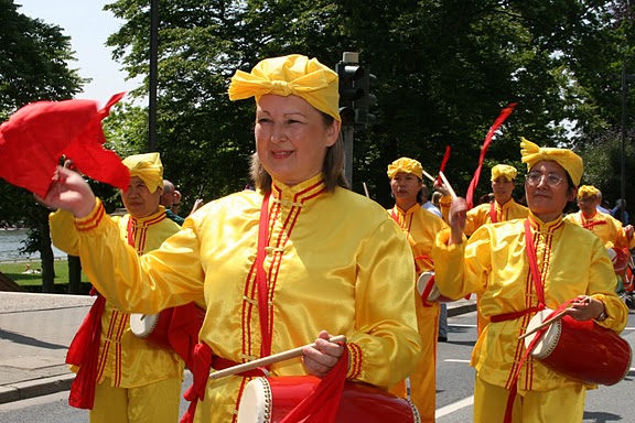 2010-7-6-falun-gong-frankfurt-626-03.jpg