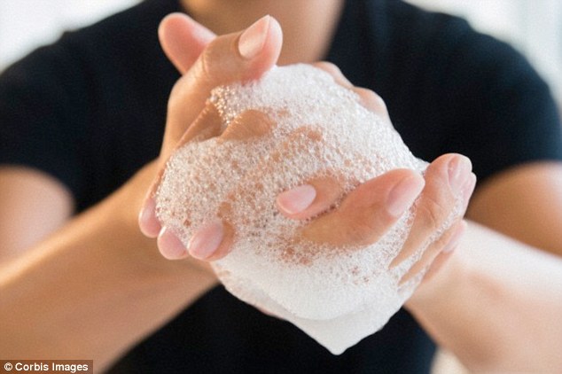 233E52EF00000578-2838070-Triclosan_is_an_antimicrobial_found_in_many_soaps_shampoos_tooth-44_1416251526835.jpg