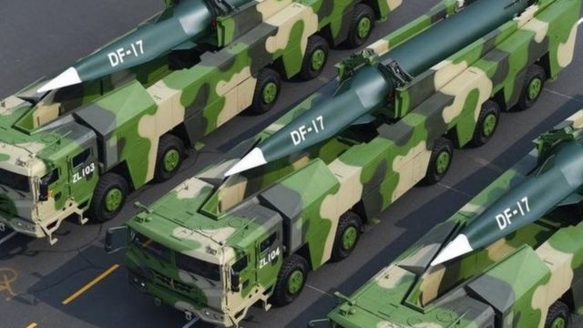 中国展示的携带高超音速弹头的东风17弹道导弹 中国展示的携带高超音速弹头的东风17弹道导弹