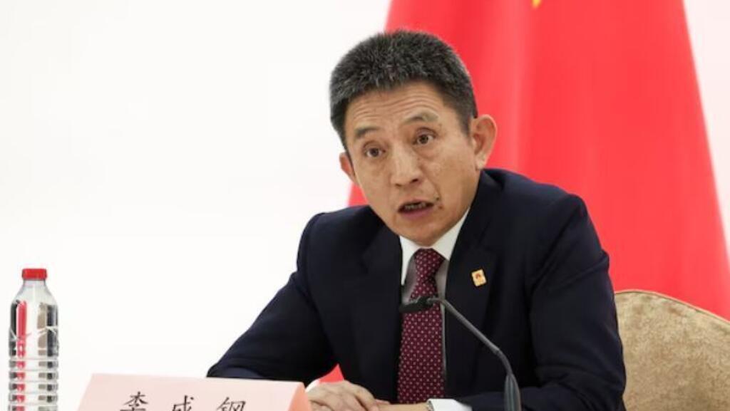 中国国家主席习近平决定免去李成钢的中华人民共和国常驻世界贸易组织代表、特命全权大使,兼常驻联合国日内瓦办事处和瑞士其他国际组织副代表职务。 中国国家主席习近平决定免去李成钢的中华人民共和国常驻世界贸易组织代表、特命全权大使,兼常驻联合国日内瓦办事处和瑞士其他国际组织副代表职务。